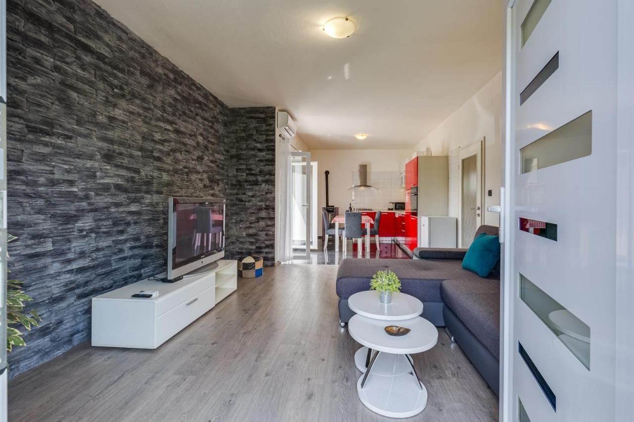 Apartment A & J بيتريتْشاني المظهر الخارجي الصورة